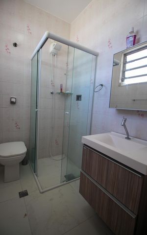 Casa à venda com 181m², 2 quartos e 2 vagasBanheiro do Quarto 2