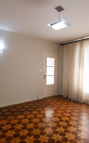 Casa à venda com 181m², 2 quartos e 2 vagasSala