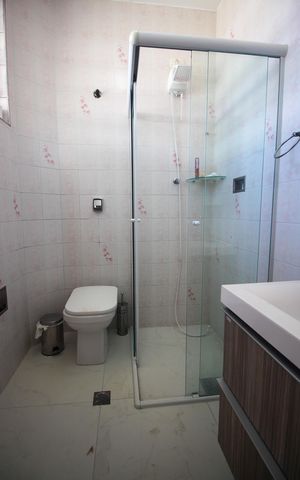 Casa à venda com 181m², 2 quartos e 2 vagasBanheiro do Quarto 2