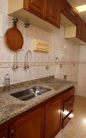 Casa à venda com 181m², 2 quartos e 2 vagasEdícula - Cozinha