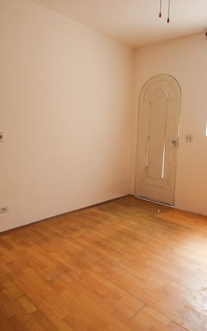 Casa à venda com 181m², 2 quartos e 2 vagasEdícula - sala