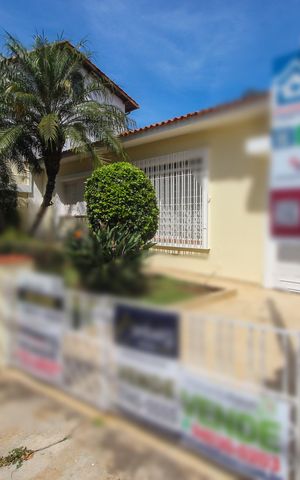 Casa à venda com 181m², 2 quartos e 2 vagas Casa à venda com 181m², 2 quartos e 2 vagasPlaca