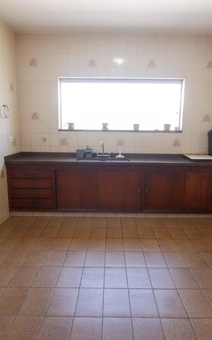 Casa à venda com 181m², 2 quartos e 2 vagasCozinha