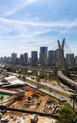 Apartamento à venda com 252m², 3 quartos e 4 vagas Apartamento à venda com 252m², 3 quartos e 4 vagasVista da Suíte 1