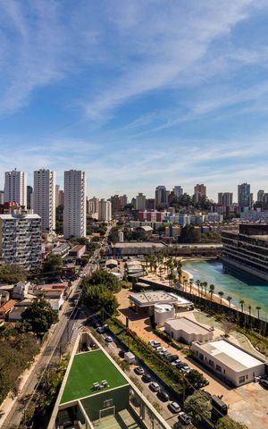 Apartamento à venda com 252m², 3 quartos e 4 vagas Apartamento à venda com 252m², 3 quartos e 4 vagasVista da Suíte 2