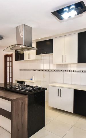 Casa de condomínio para alugar com 300m², 4 quartos e 5 vagasCozinha