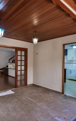 Casa de condomínio para alugar com 300m², 4 quartos e 5 vagasQuintal