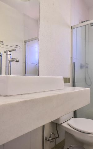 Casa de condomínio para alugar com 300m², 4 quartos e 5 vagasBanheiro da Suíte 1
