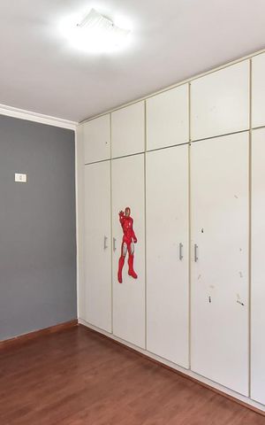 Casa de condomínio para alugar com 300m², 4 quartos e 5 vagasQuarto
