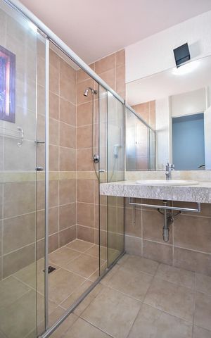 Casa de condomínio para alugar com 300m², 4 quartos e 5 vagasBanheiro da Suíte 2
