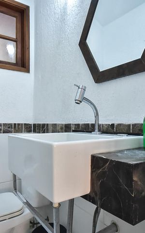 Casa de condomínio para alugar com 300m², 4 quartos e 5 vagasLavabo
