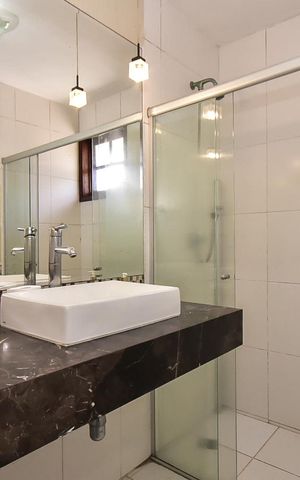 Casa de condomínio para alugar com 300m², 4 quartos e 5 vagasBanheiro da Suíte 3