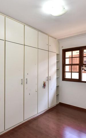 Casa de condomínio para alugar com 300m², 4 quartos e 5 vagasQuarto