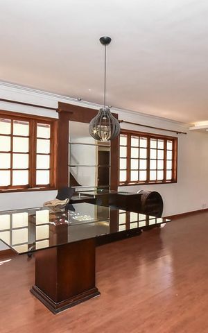 Casa de condomínio para alugar com 300m², 4 quartos e 5 vagasSala