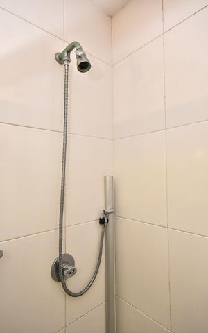 Casa de condomínio para alugar com 300m², 4 quartos e 5 vagasBanheiro da Suíte 3