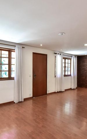 Casa de condomínio para alugar com 300m², 4 quartos e 5 vagasSala