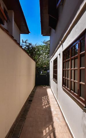 Casa de condomínio para alugar com 300m², 4 quartos e 5 vagasCorredor Externo