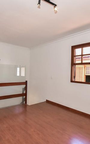 Casa de condomínio para alugar com 300m², 4 quartos e 5 vagasCorredor