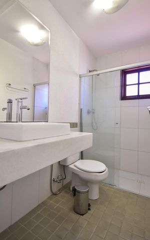 Casa de condomínio para alugar com 300m², 4 quartos e 5 vagasBanheiro da Suíte 1