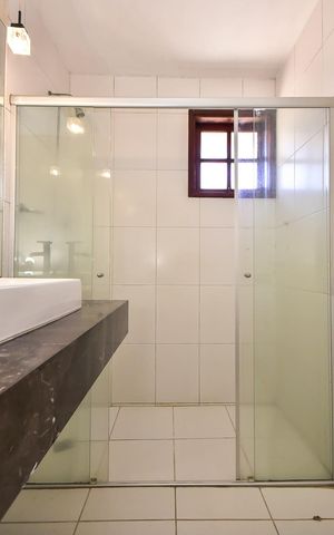 Casa de condomínio para alugar com 300m², 4 quartos e 5 vagasBanheiro da Suíte 3