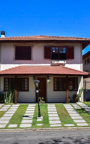 Casa de condomínio para alugar com 300m², 4 quartos e 5 vagasFachada