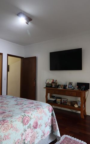Casa à venda com 260m², 4 quartos e 2 vagasSuíte 4