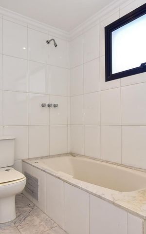 Apartamento à venda com 288m², 4 quartos e 4 vagasBanheiro Suíte 4