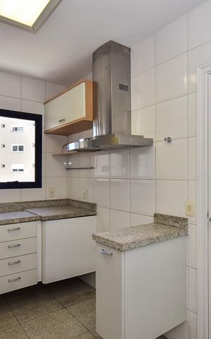 Apartamento à venda com 288m², 4 quartos e 4 vagasCozinha