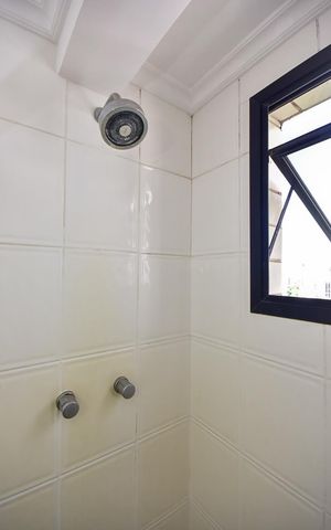 Apartamento à venda com 288m², 4 quartos e 4 vagasChuveiro do Banheiro da Suíte 2