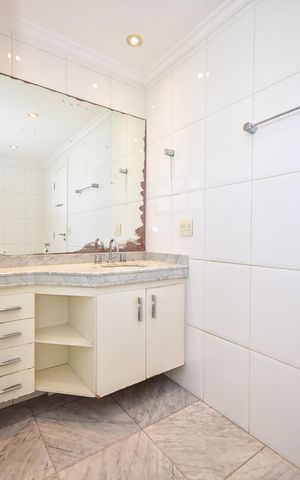 Apartamento à venda com 288m², 4 quartos e 4 vagasBanheiro Suíte 4