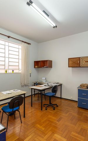 Casa à venda com 720m², 8 quartos e 8 vagas Casa à venda com 720m², 8 quartos e 8 vagasQuarto 4