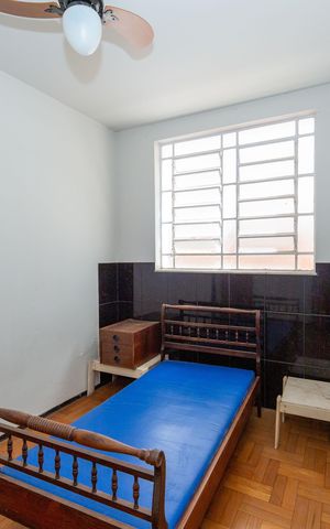 Casa à venda com 720m², 8 quartos e 8 vagas Casa à venda com 720m², 8 quartos e 8 vagasQuarto 5