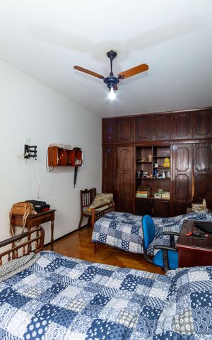 Casa à venda com 720m², 8 quartos e 8 vagas Casa à venda com 720m², 8 quartos e 8 vagasQuarto 1
