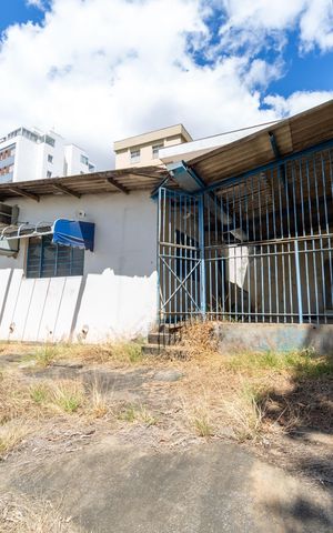 Casa à venda com 720m², 8 quartos e 8 vagas Casa à venda com 720m², 8 quartos e 8 vagasÁrea comum