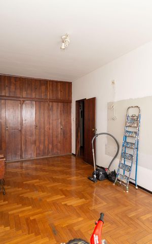 Casa à venda com 720m², 8 quartos e 8 vagas Casa à venda com 720m², 8 quartos e 8 vagasQuarto 3