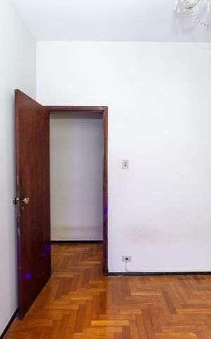 Casa à venda com 720m², 8 quartos e 8 vagas Casa à venda com 720m², 8 quartos e 8 vagasQuarto 2