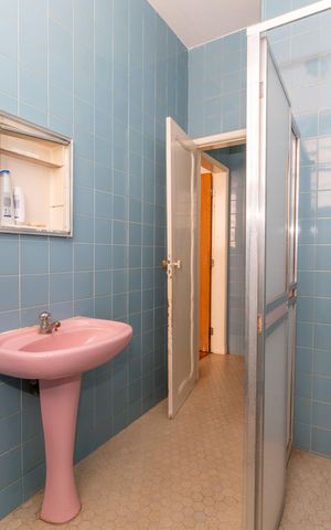 Casa à venda com 720m², 8 quartos e 8 vagas Casa à venda com 720m², 8 quartos e 8 vagasBanheiro 2