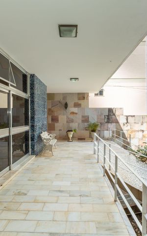 Casa à venda com 720m², 8 quartos e 8 vagas Casa à venda com 720m², 8 quartos e 8 vagasÁrea comum