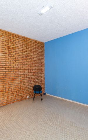 Casa à venda com 720m², 8 quartos e 8 vagas Casa à venda com 720m², 8 quartos e 8 vagasQuarto 6