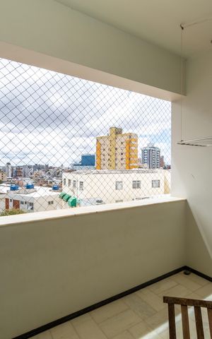 Casa à venda com 720m², 8 quartos e 8 vagas Casa à venda com 720m², 8 quartos e 8 vagasVaranda Quarto 3