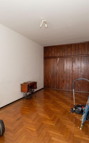 Casa à venda com 720m², 8 quartos e 8 vagas Casa à venda com 720m², 8 quartos e 8 vagasQuarto 3