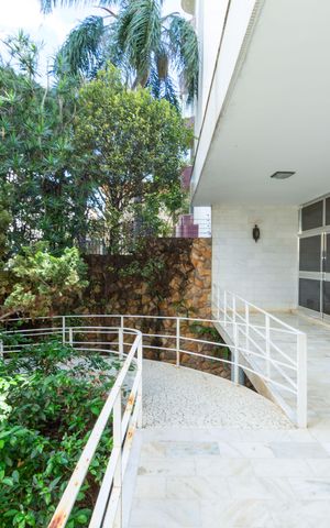 Casa à venda com 720m², 8 quartos e 8 vagas Casa à venda com 720m², 8 quartos e 8 vagasÁrea comum