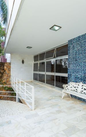 Casa à venda com 720m², 8 quartos e 8 vagas Casa à venda com 720m², 8 quartos e 8 vagasÁrea comum
