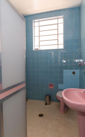 Casa à venda com 720m², 8 quartos e 8 vagas Casa à venda com 720m², 8 quartos e 8 vagasBanheiro 2