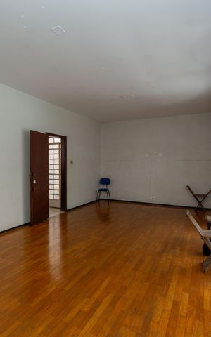 Casa à venda com 720m², 8 quartos e 8 vagas Casa à venda com 720m², 8 quartos e 8 vagasSala