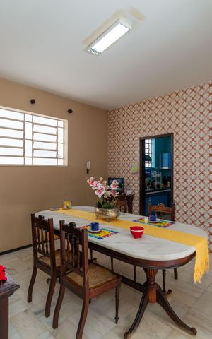 Casa à venda com 720m², 8 quartos e 8 vagas Casa à venda com 720m², 8 quartos e 8 vagasSala