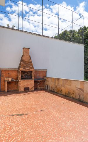 Casa à venda com 720m², 8 quartos e 8 vagas Casa à venda com 720m², 8 quartos e 8 vagasÁrea comum