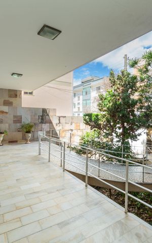 Casa à venda com 720m², 8 quartos e 8 vagas Casa à venda com 720m², 8 quartos e 8 vagasÁrea comum