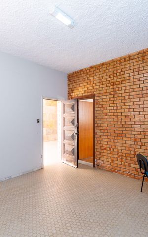 Casa à venda com 720m², 8 quartos e 8 vagas Casa à venda com 720m², 8 quartos e 8 vagasQuarto 6