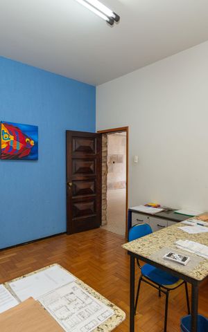 Casa à venda com 720m², 8 quartos e 8 vagas Casa à venda com 720m², 8 quartos e 8 vagasQuarto 4